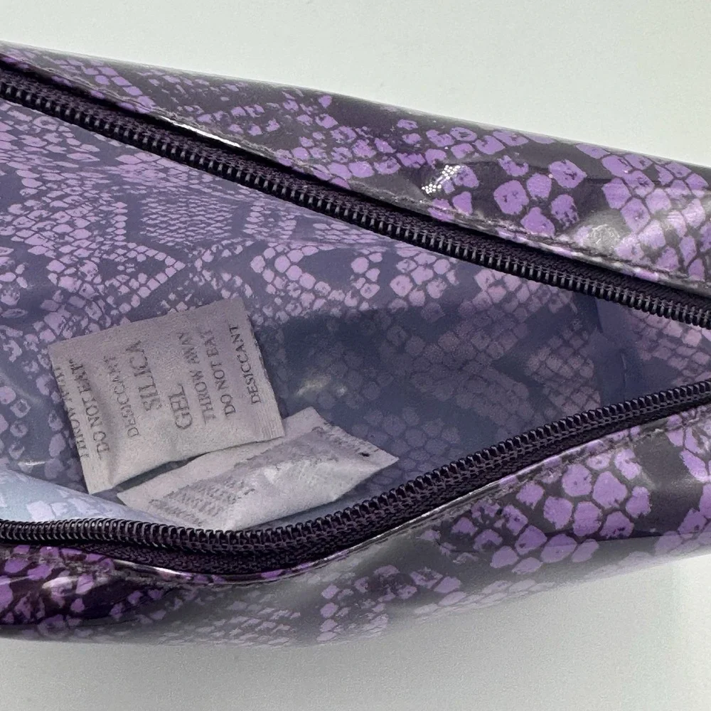 Estee Lauder Cosmetic Bag Pouch Purple Animal Print Snakeskin‎ Zipper Logo
